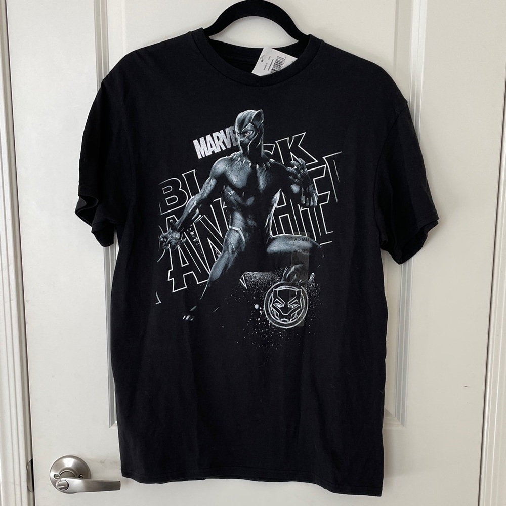 ✨NWT Marvel Black Panther Women’s T-Shirt. Size M🖤